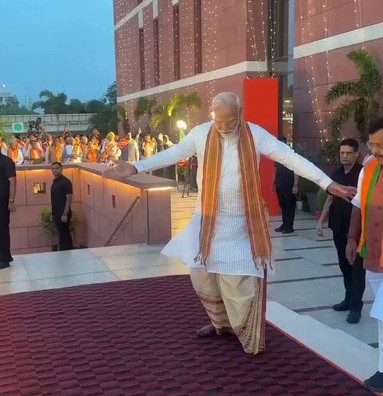 PM Narendra Modi at the BJP headquarters after Elections206 results.