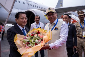 President U Min Aung Hlaing of Myanmar on his arrival in Bodh Gaya. He was received by Hon’ble Governor Lt Gen Syed Ata Hasnain (Retd.)