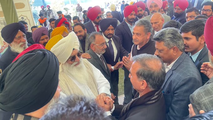 पंजाब में एक धार्मिक डेरा परिसर जहां बड़ी संख्या में अनुयायी मौजूद हैंI