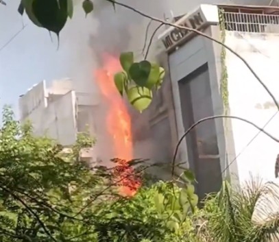 Delhi Hotel fire kills 21, mostly foreigners.