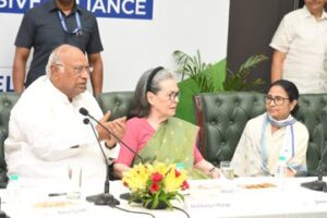 Former West Bengal CM Mamata Banerjee with Congress leaders Sonia Gandhi and Mallikarjuna Kharge.