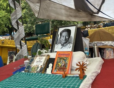 A photo of activist Sonam Wangchuk is kept at CJP protest venue on Jantar Mantar in New Delhi.