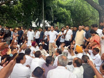 Congress leaders including Rahul Gandhi and Priyanka Gandhi stage dharna outside PM's residence in Delhi amid CJP protest fallout.