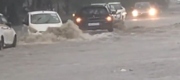 Heavy waterlogging reported in Delhi NCR areas.