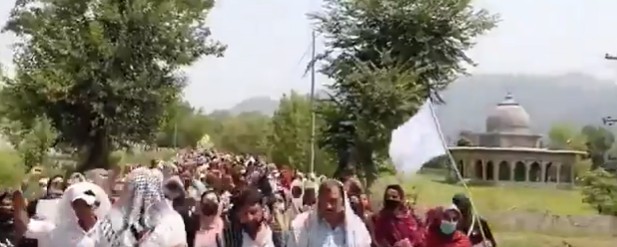People in Mandhol took to the streets against the ongoing bloodshed in Rawalakot in PoK.