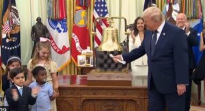 Trump rings the bells to launch the "Trump Account".