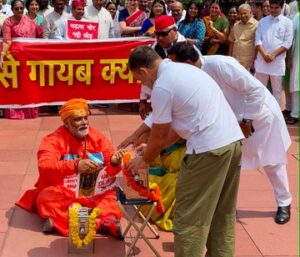Lok Sabha MP Pappu Yadav with Congress leader Rahul Gandhi staging Ram Temple donation row issue.