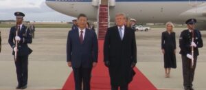 US president Donald Trump received Chinese president Xi Jinping at the airport.