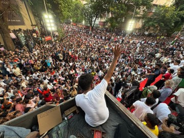 Mumbai vs Delhi Protests: Amit Shah and Devendra Fadnavis Face Leadership Test.