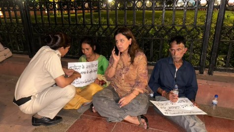 Activist Yogita Bhayana with parents of Ankita Bhandari at India Gate.
