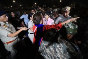 Delhi Police forcibly remove parents of Ankita Bhandari from India Gate.