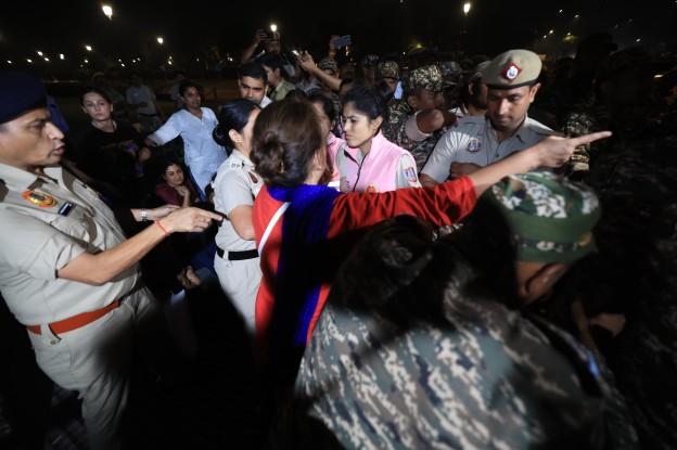 Delhi Police forcibly remove parents of Ankita Bhandari from India Gate.