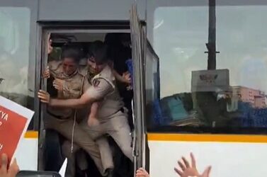 Protestors escape from the bus even while Delhi police wrestle with them.