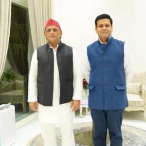 SP Chief Akhilesh Yadav with Dhanraj Parimal Nathwani.