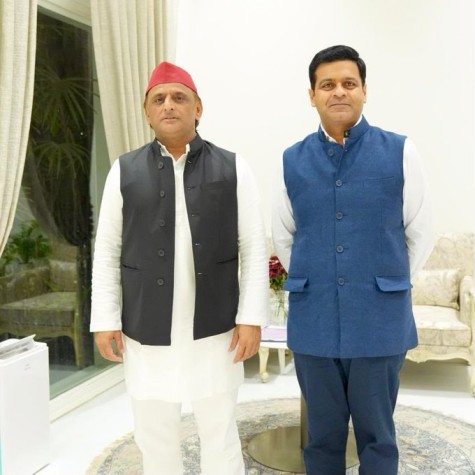 SP Chief Akhilesh Yadav with Dhanraj Parimal Nathwani.