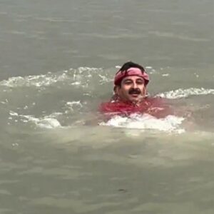 Yamuna Goes Bollywood: Manoj Tiwari Takes a Dip, Kiren Rijiju Wants a Race and Delhi Politics Turns Into a Swimming Carnival.