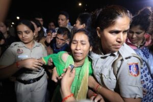Ankita Bhandari’s parents and activists protest at India Gate demanding justice in the Uttarakhand murder case.
