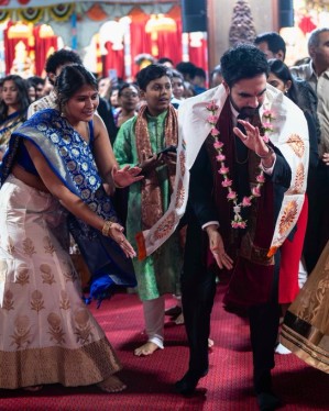 New York Mayor Zohran Mamdani joins Hindu New Yorkers dancing garba at a Navratri celebration in Queens.